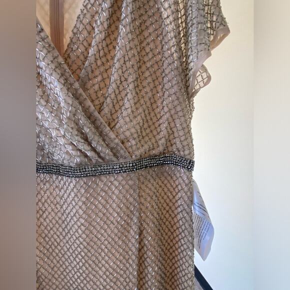 Mac Duggal NWT Beaded Butterfly Sleeve Column Gown in Nude Silver Sz 14 - Picture 4 of 12